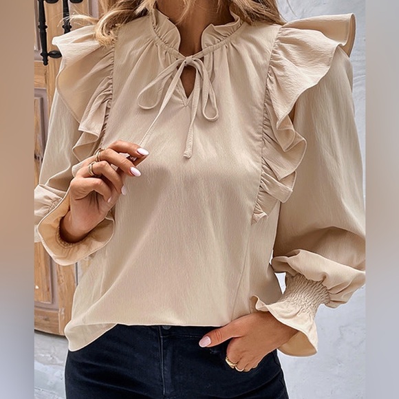 🔥🔥Khaki Ruffled Lace Up Bubble Sleeve Blouse - Picture 2 of 6